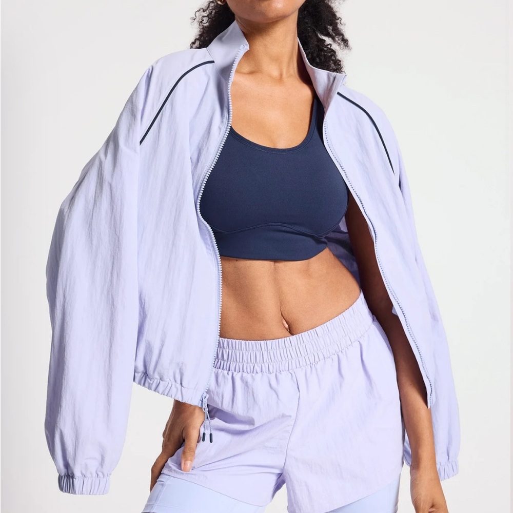 Contrast Run Short